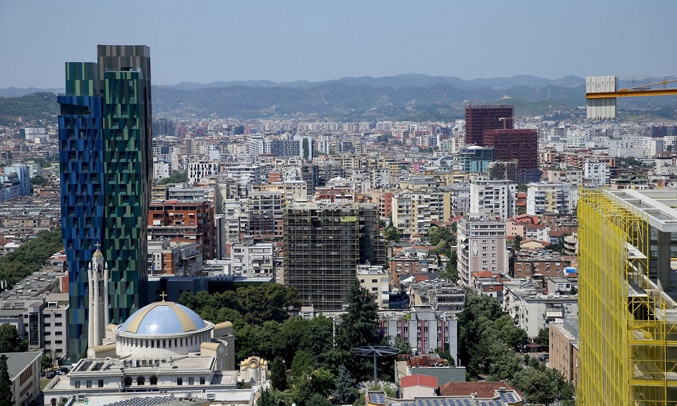 Tirana shfaq sinjalet e flluskes se ndertimit, cfare pritet te ndodhe?